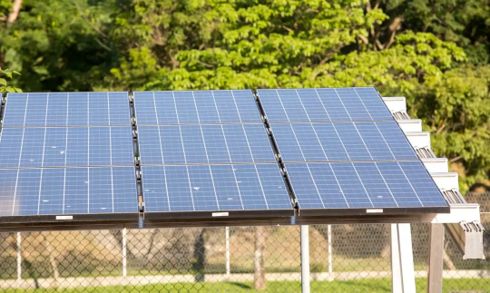 A energia solar, que usa fotônica, é um assunto em alta na COP 30. - Foto: Soninha Vill/Giz